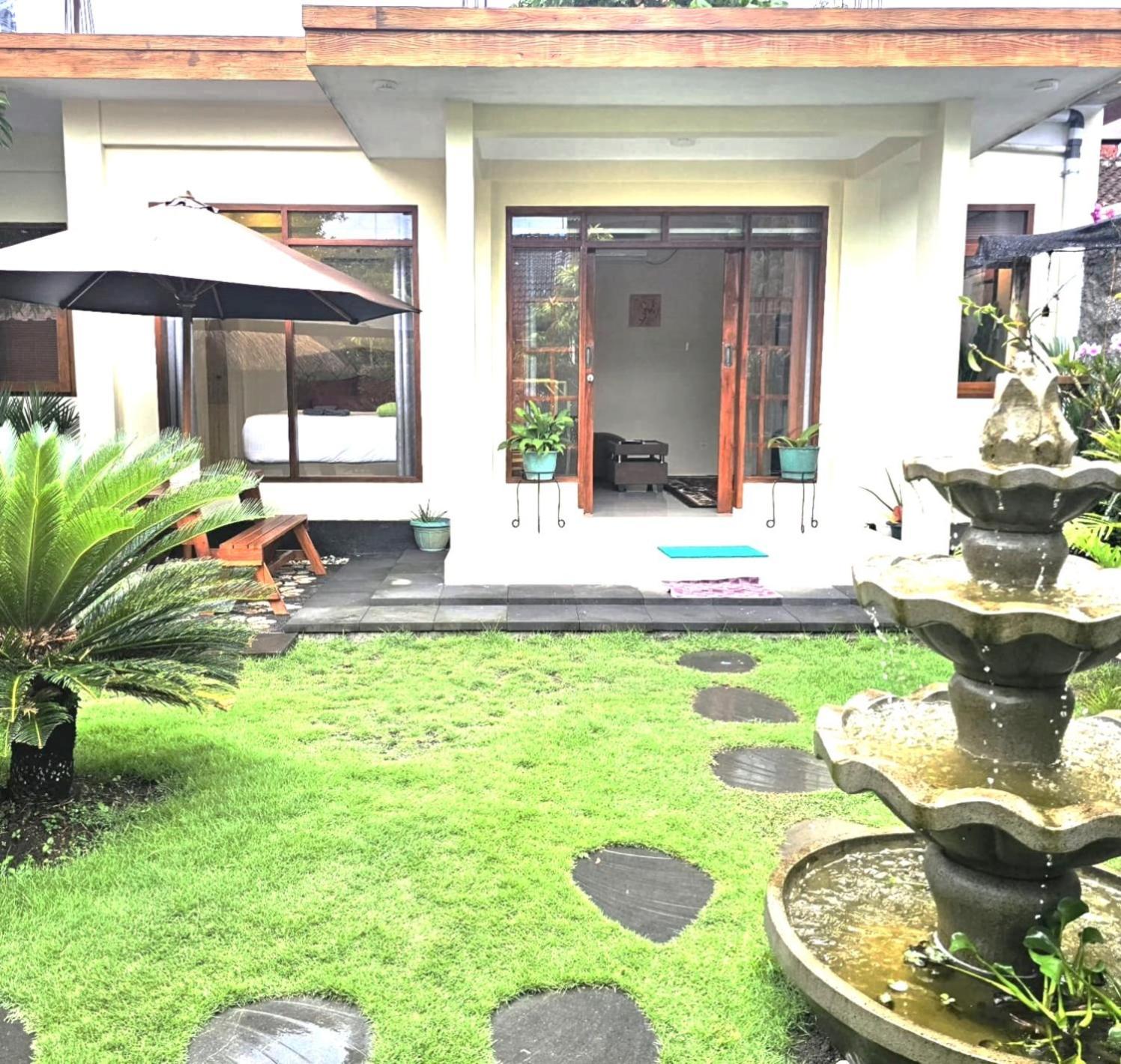 Suci'S Friendly Apartments 马塔兰 外观 照片